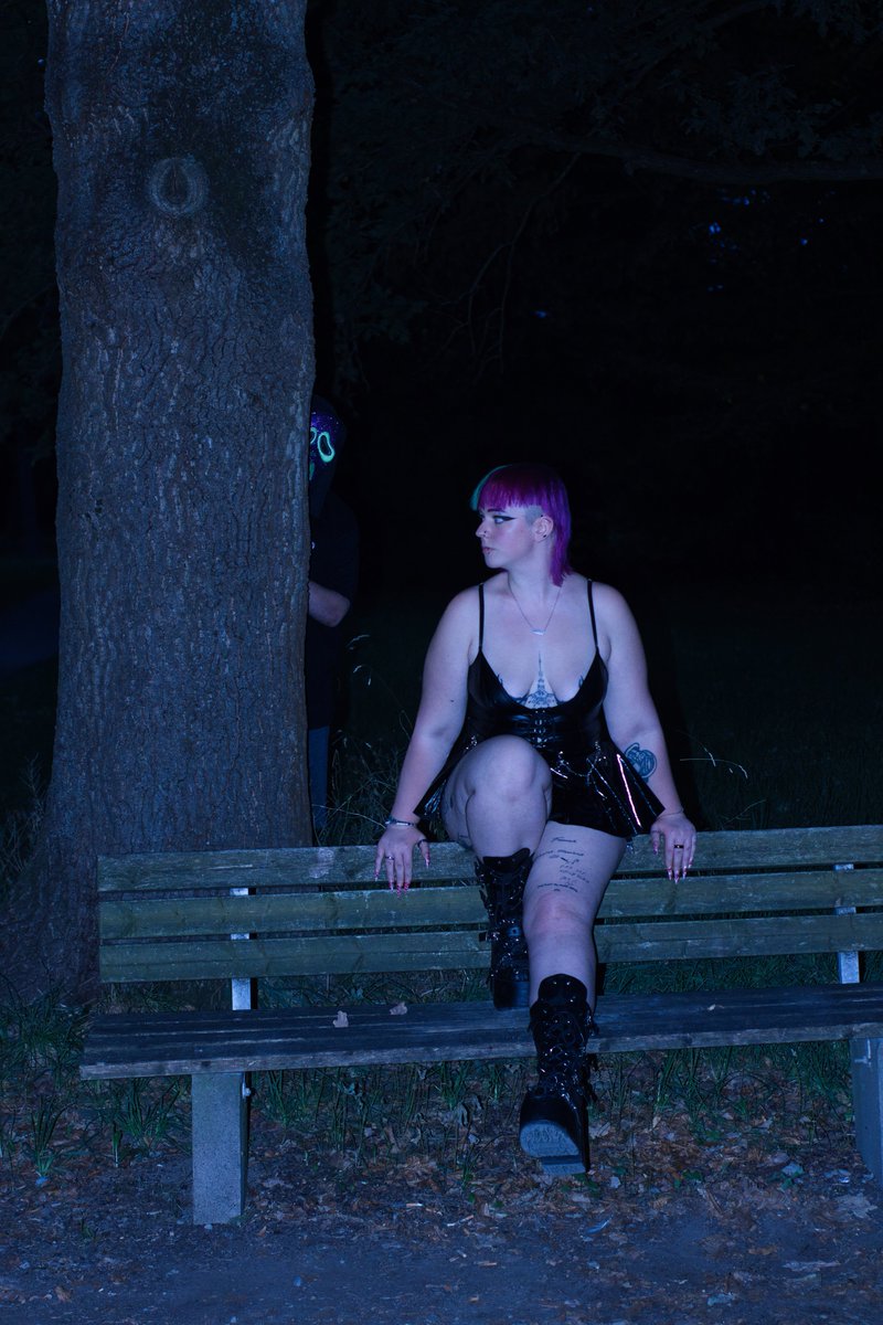_succubus_5's tweet photo. Behind you is something that you should not see.👻💜

#ghostface #gothicaesthetic #alternativefashion #darkaesthetics #darkromancegirl #tfpshooting #model #alternative #tattooedgirl #piercedgirl #colouredhair https://t.co/5rJMo9rD6u