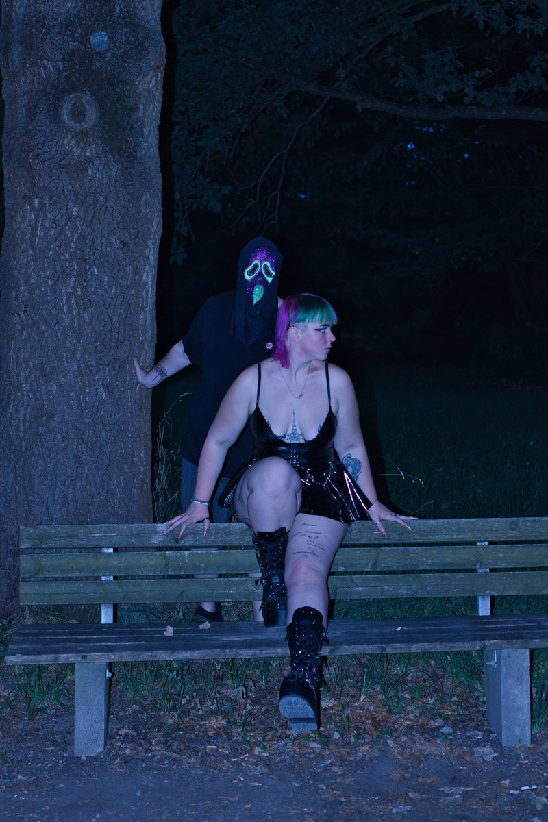 _succubus_5's tweet photo. Behind you is something that you should not see.👻💜

#ghostface #gothicaesthetic #alternativefashion #darkaesthetics #darkromancegirl #tfpshooting #model #alternative #tattooedgirl #piercedgirl #colouredhair https://t.co/5rJMo9rD6u