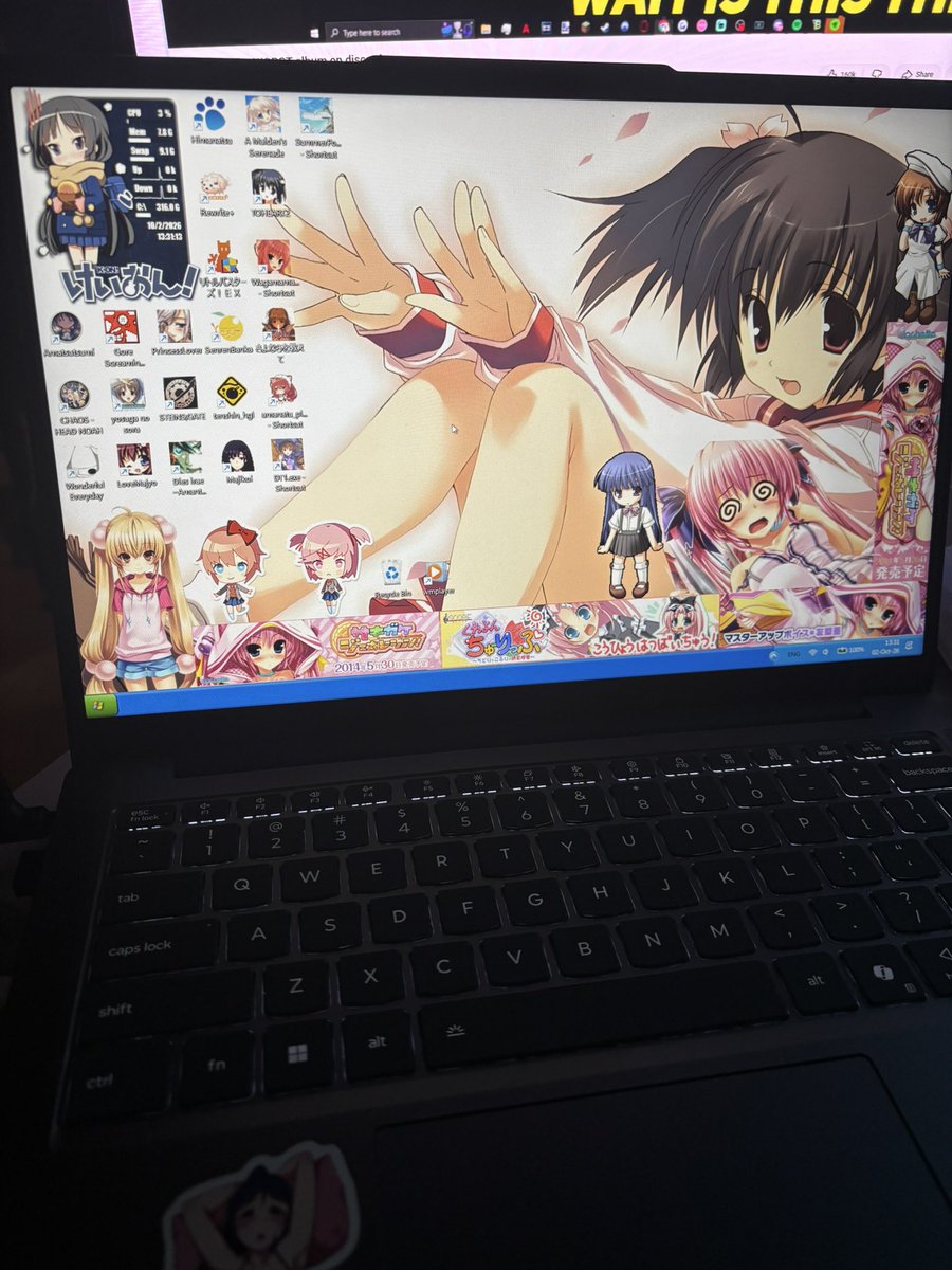 lewdserr's tweet photo. I have bitcoin miners in my pc for sure https://t.co/E5tJAK79P1