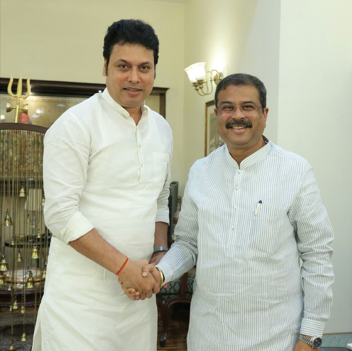 BjpBiplab's tweet photo. आज नई दिल्ली में कुशल संगठनकर्ता, भाजपा के वरिष्ठ नेता एवं पूर्व केन्द्रीय मंत्री श्री धर्मेन्द्र प्रधान जी से मुलाकात हुई।
@dpradhanbjp https://t.co/wywuIVPzqC