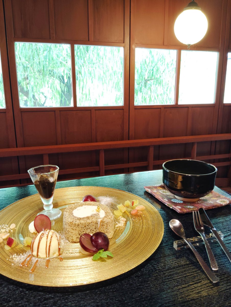 kyusui_polymer's tweet photo. スタンプラリーついでに東茶屋街で観光客になってきた！カフェで食べたパフェ美味しかった〜！！ https://t.co/4HMgoJKLZC