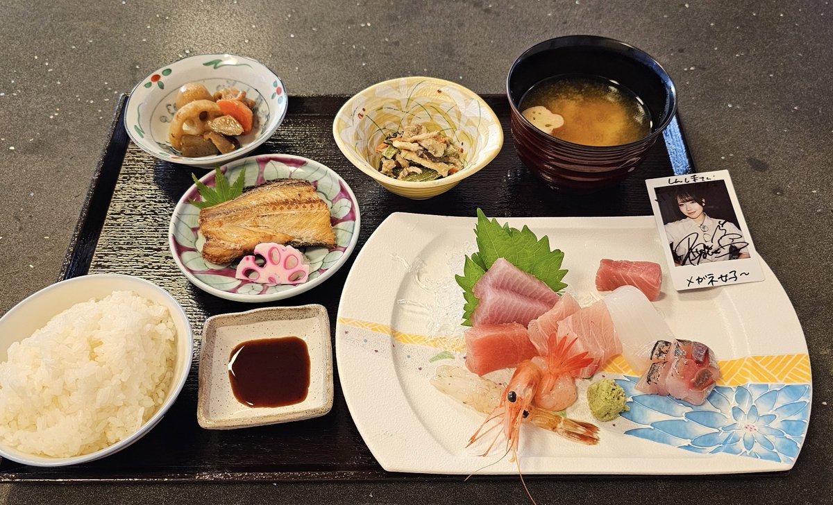 SMch77's tweet photo. 今日のランチ🐟🦐🦑
#槙宮令乃
#れのちとおでかけ
#HelloYouth https://t.co/VkkNgQVQWY