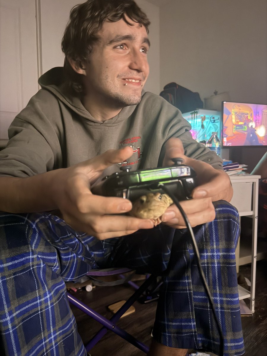 johnasexcursion's tweet photo. when yo bitch watchin you play the game https://t.co/WjaiM8TKpw