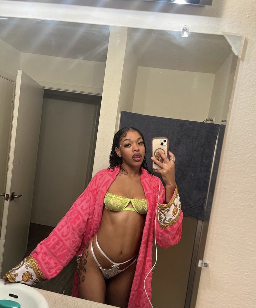 Queen_kid_'s tweet photo. #Ohio #cincinnati #columbs #cleveland craving sum fun tonight 🤤😩💦💕 https://t.co/iq4KU6GkjW