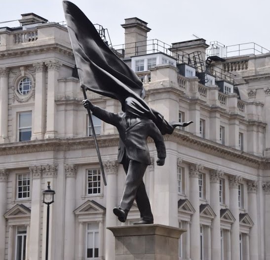 DHECCA_'s tweet photo. Ciegas banderas del nacionalismo: la última lección de Banksy en Londres / Blind flags of nationalism: Banksy’s latest lesson in London - #ESCULTURA #SCULPTURE
https://t.co/21ByUIul5Q https://t.co/T3Pq5uqkMB