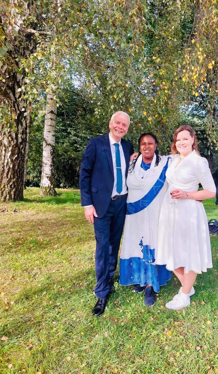LaetiCatalyst's tweet photo. Gratulerer så mye med bryllupsdagen! ❤️ Håper dere får en kjempefin dag og feiring🥂🎉✨️ Klem https://t.co/gWSPsGK688
