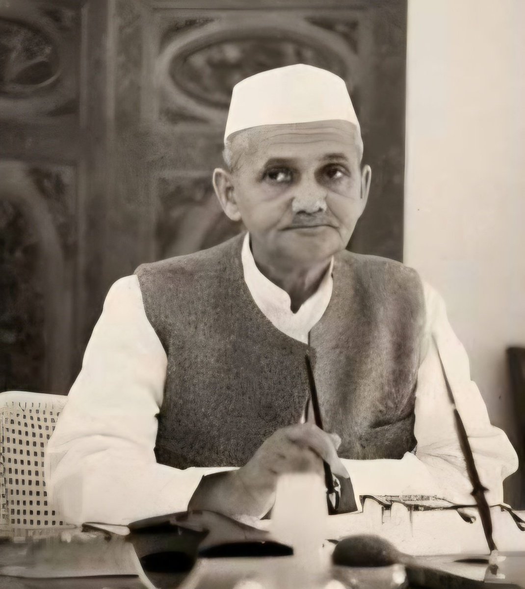 casashikanta's tweet photo. On this day, we honor two visionary leaders who shaped the soul and strength of India. Remembering #MahatmaGandhi Ji and #LalBahadurShastri Ji on their birth anniversary. Their legacies of Nonviolence, peace and simplicity continue to inspire us all. #GandhiJayanti https://t.co/EgzMGBOKgK