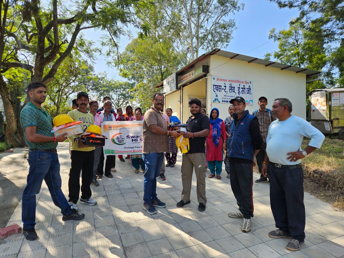 BoardSubathu's tweet photo. Safety, Dignity &amp; Well-being of Our Safai Mitras!
Under SwachhataHiSeva2026, Cantonment Board, Subathu distributed safety gear to Safai Mitras on 30.09.2026, honouring their vital role in keeping the Cantonment clean and healthy.
#SwachhataHiSeva2026 
@RakshaSampada
@pdde_wc https://t.co/pAjXOPeFh7