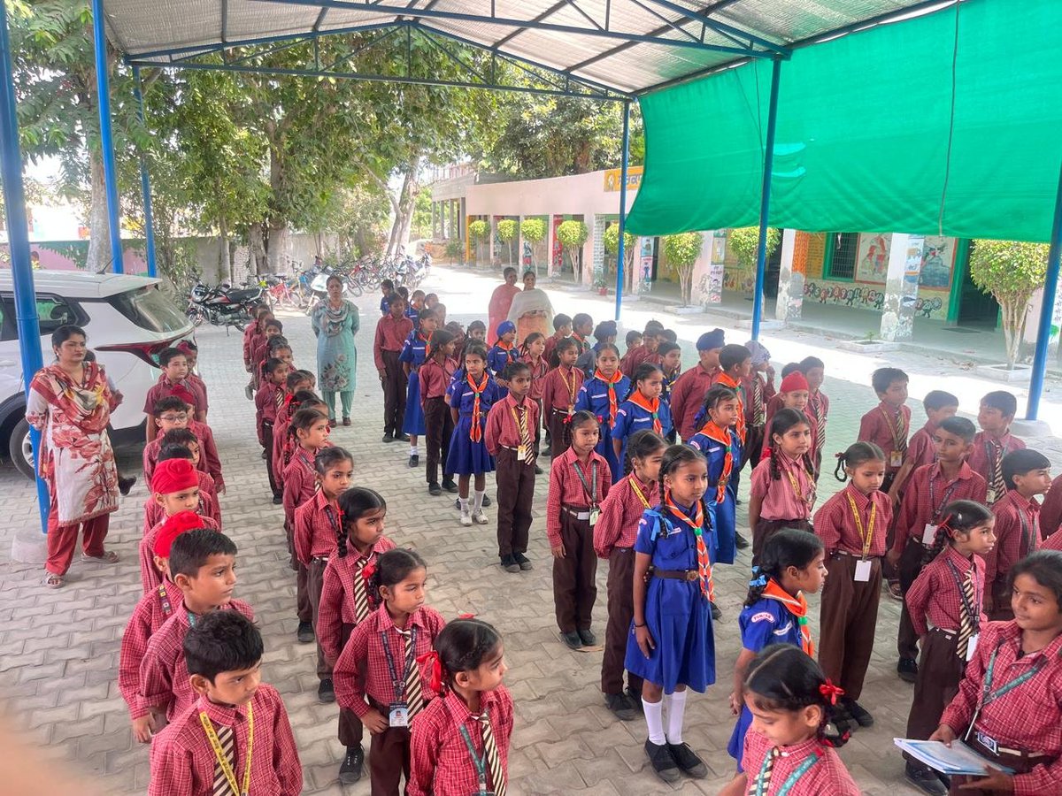 HumanityFirstIN's tweet photo. 📚 One shared mission: supporting education.

Humanity First Punjab Chapter distributed:
📍 700 notebooks at Kotra Koda, District Bathinda
Supporting young learners and making education a little more accessible. 
#HumanityFirst #EducationForAll #Bathinda #Punjab #SupportEducation https://t.co/3LvnRZlpTt