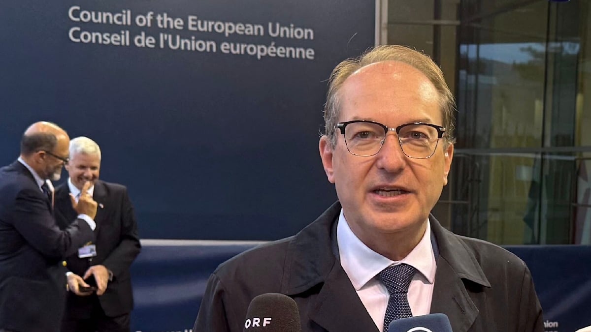 welt's tweet photo. Dobrindt fordert „Schnellverfahren außerhalb der Asylregel“ in Krisenlagen https://t.co/rrkoPL5DiE https://t.co/FIh0eUkmlH