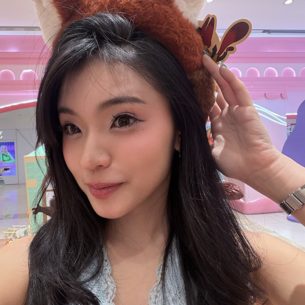 Y_CynthiaJKT48's tweet photo. Pap buat yang udah selesai jumatan hihihi ✌️🦊 https://t.co/wMsWpXe2L0