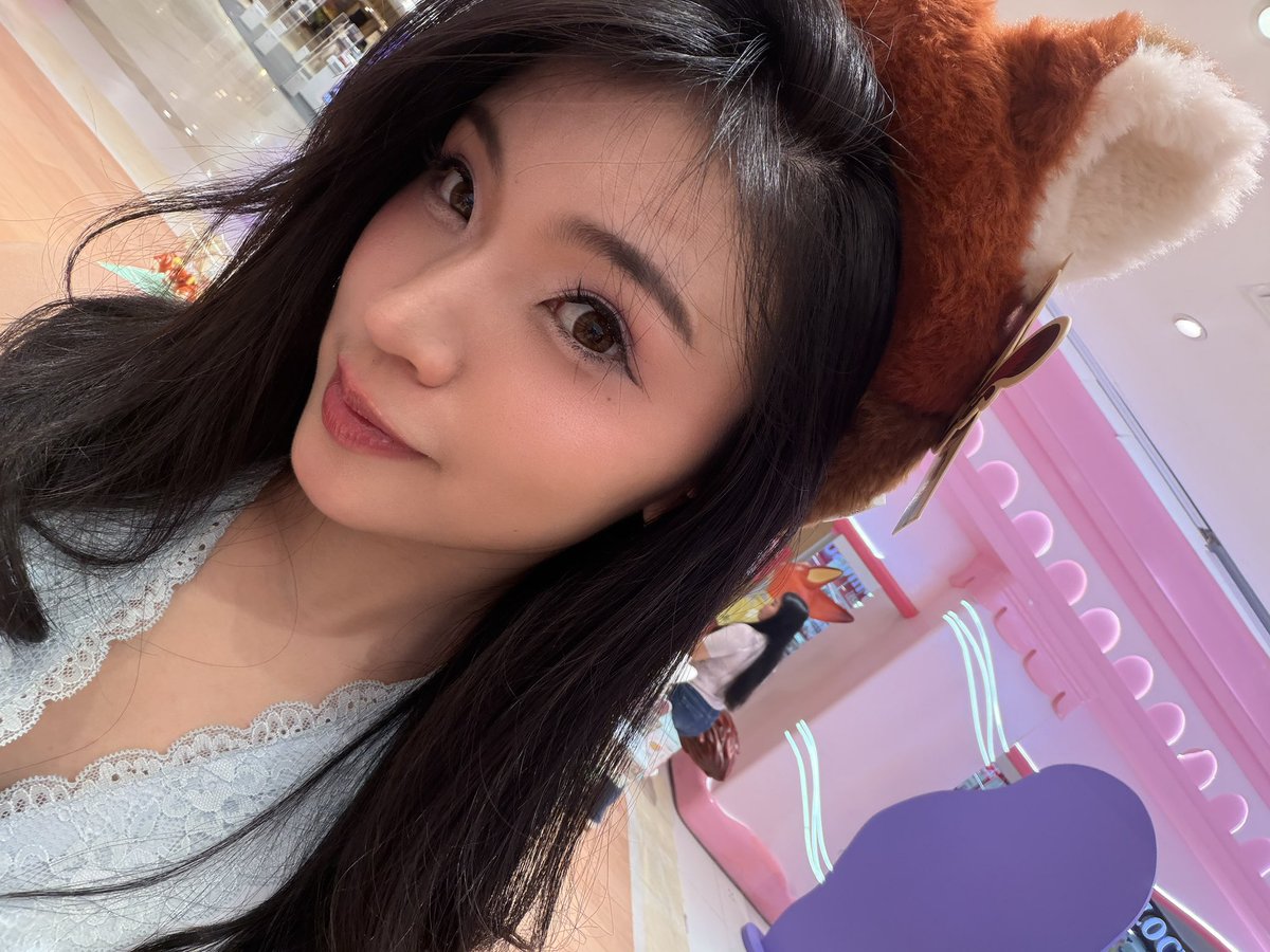 Y_CynthiaJKT48's tweet photo. Pap buat yang udah selesai jumatan hihihi ✌️🦊 https://t.co/wMsWpXe2L0