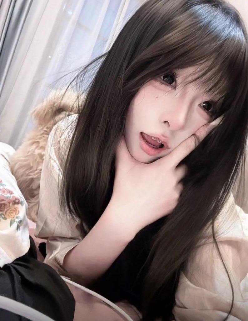 aodine62340's tweet photo. 国庆节第二天，你们在干嘛，所有人目光像我看齐，👀 #悉尼 #女大 #反差 https://t.co/IIx4zPRamN