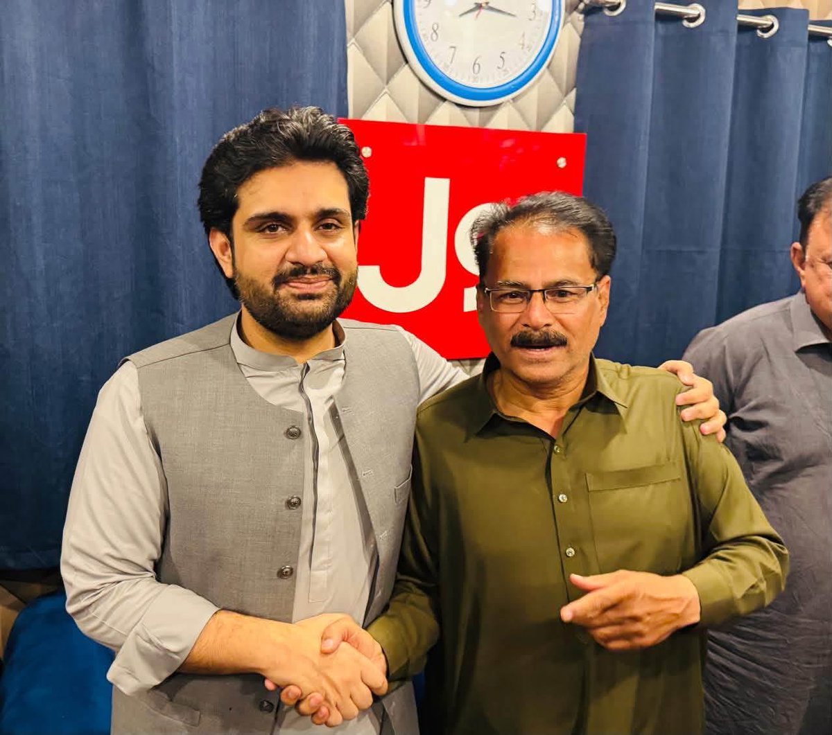 SyedKumailHShah's tweet photo. At BOL News Sukkur office, had a warm interaction with Bureau Head, journalists, traders, and citizens. We discussed ongoing Sindh government development initiatives, provision of basic civic facilities, and practical steps to address the city’s issues.

#SKHS #DistrictCouncilSukkur
