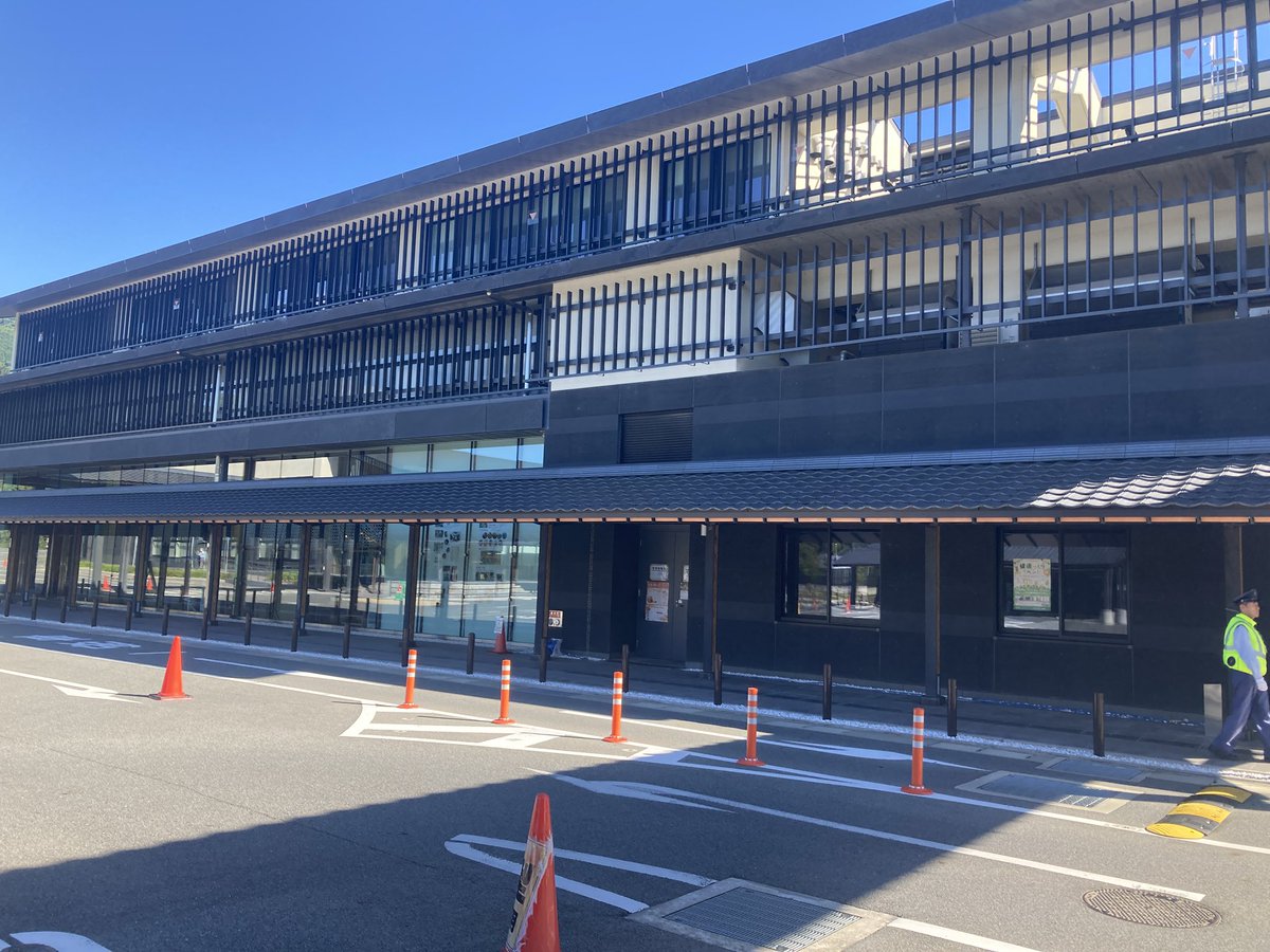 anijya0801's tweet photo. 最近ちょくちょく伺うご訪問先の近所にこんな立派な道の駅があるとは知らなかった😃
#道の駅なら歴史芸術文化村
#23club https://t.co/7fYnnhNdHj