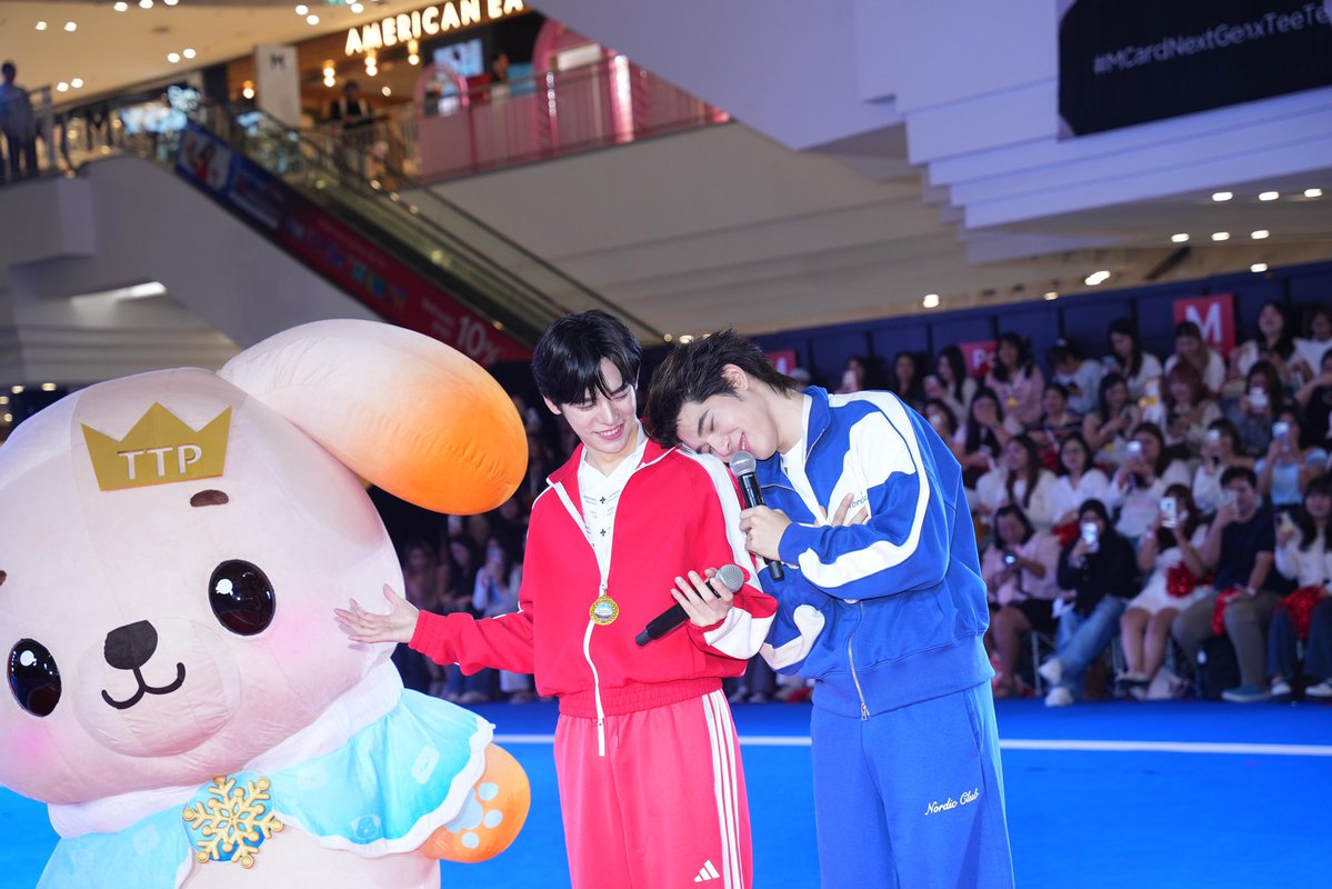 TheMallThailand's tweet photo. 🏅 รวมทุกความสนุกและโมเมนต์สุดฟินของ ชาววาวา 🐶🐻‍❄️
ในงาน The Mall Lifestore Sport Day After Match ⚽️🏅
กับ 💙'ตี๋ตี๋-ป๋อ' ❤️ และ ‘Bok Bear’ 👑

🗓️ 1 ต.ค. 69
📍 M GRAND HALL ชั้น G เดอะมอลล์ไลฟ์สโตร์ บางกะปิ

เติมโมเมนต์ฟินๆ ต่อได้ที่ >> https://t.co/75yhkw5IKX

 TTP AT THE MALL LIFESTORE

#TheMallBangkapiXTeeteePor
#TeeteePor #ตี๋ตี๋ป๋อ #AfterMatch
#TheMallLifestoreSportDayAfterMatch
#TheMallLifestore #TheMallGroup