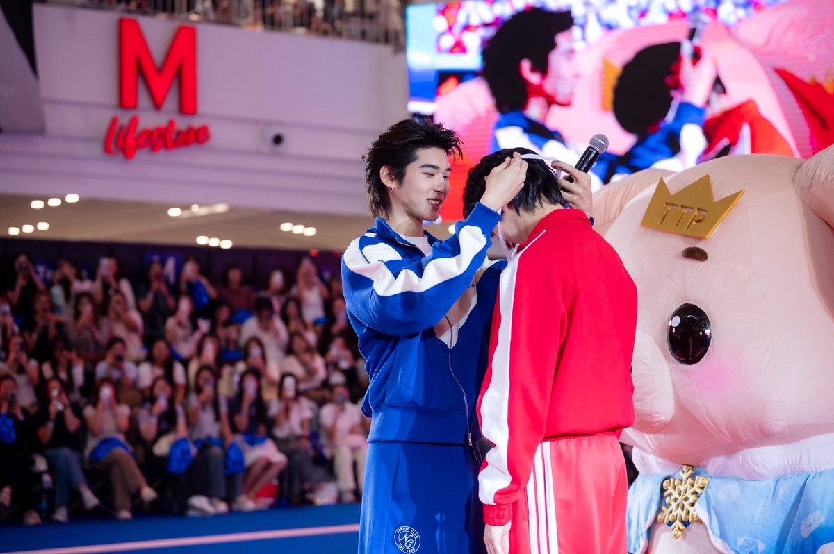 TheMallThailand's tweet photo. 🏅 รวมทุกความสนุกและโมเมนต์สุดฟินของ ชาววาวา 🐶🐻‍❄️
ในงาน The Mall Lifestore Sport Day After Match ⚽️🏅
กับ 💙'ตี๋ตี๋-ป๋อ' ❤️ และ ‘Bok Bear’ 👑

🗓️ 1 ต.ค. 69
📍 M GRAND HALL ชั้น G เดอะมอลล์ไลฟ์สโตร์ บางกะปิ

เติมโมเมนต์ฟินๆ ต่อได้ที่ >> https://t.co/75yhkw5IKX

 TTP AT THE MALL LIFESTORE

#TheMallBangkapiXTeeteePor
#TeeteePor #ตี๋ตี๋ป๋อ #AfterMatch
#TheMallLifestoreSportDayAfterMatch
#TheMallLifestore #TheMallGroup