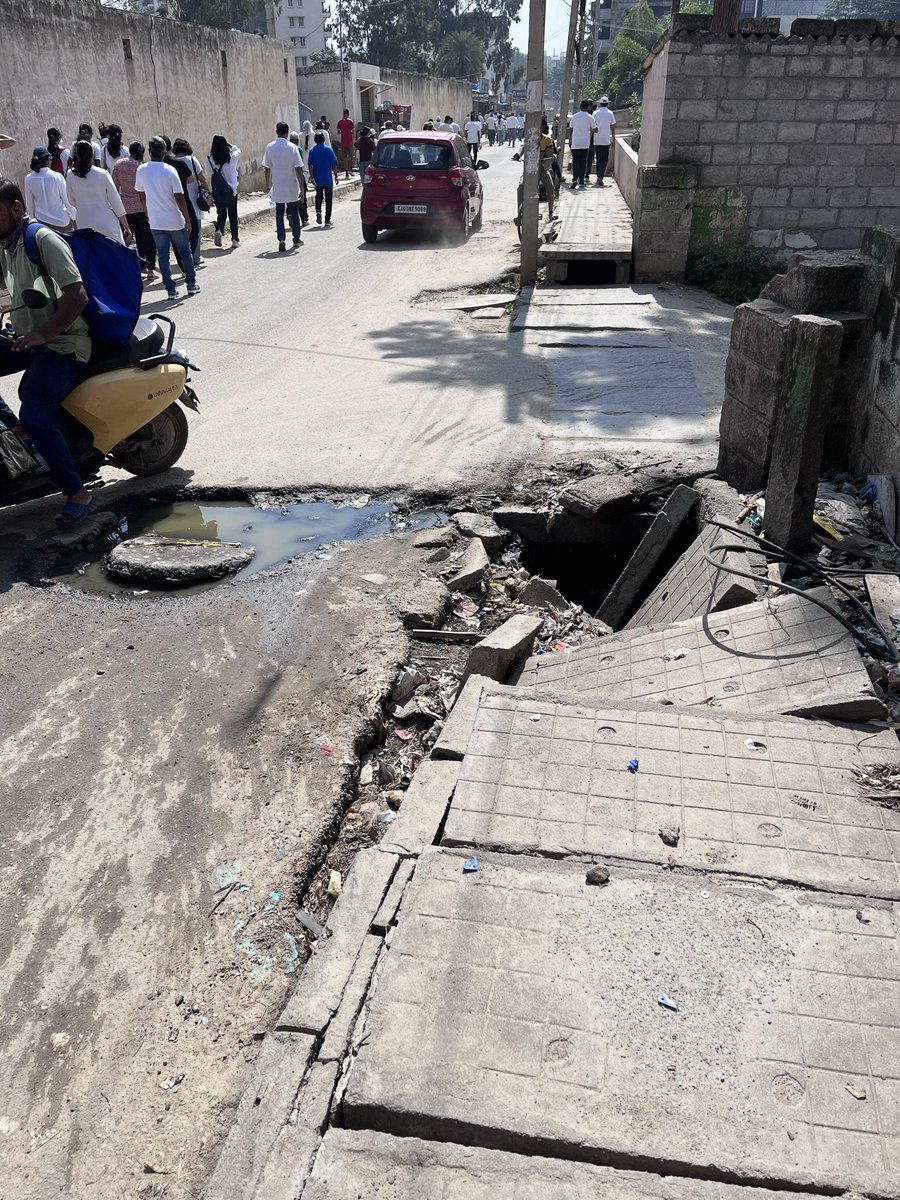 anandkumarv's tweet photo. #NammaHaralur
#FixHaralurRoad #Kasavanahalli @comm_blr_south @MALimbavali @krishnabgowda Dinne Anjaneya Swamy Temple DAST road condition https://t.co/hUvmmIzQvb