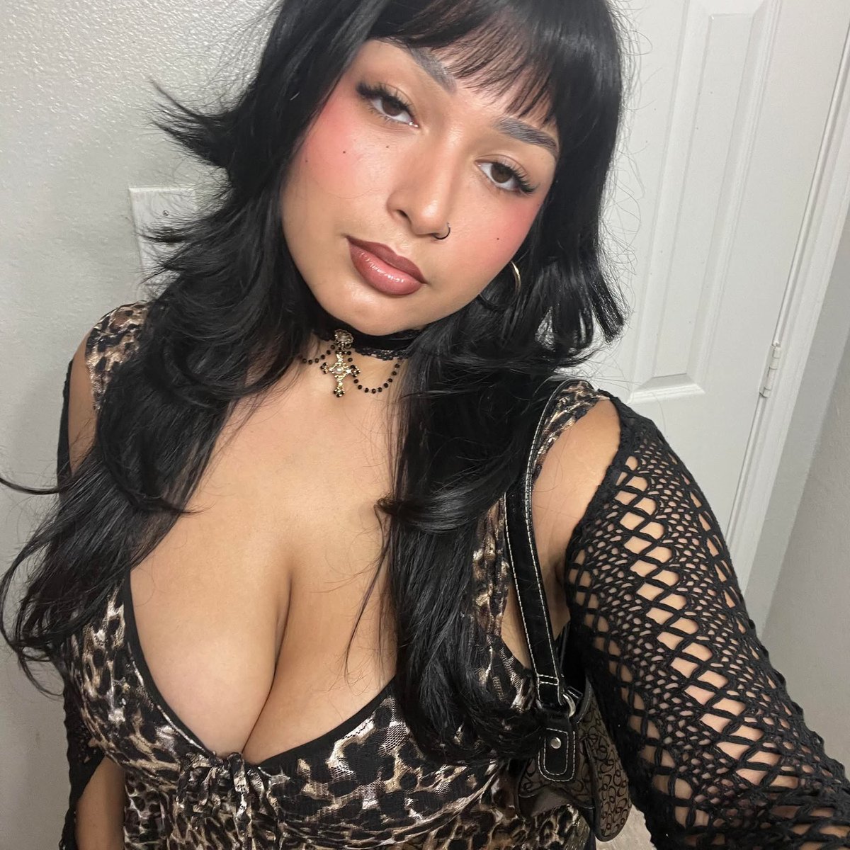 stashformelater's tweet photo. Always has her massive tits out, I love this slut https://t.co/PuCIHRrYuE