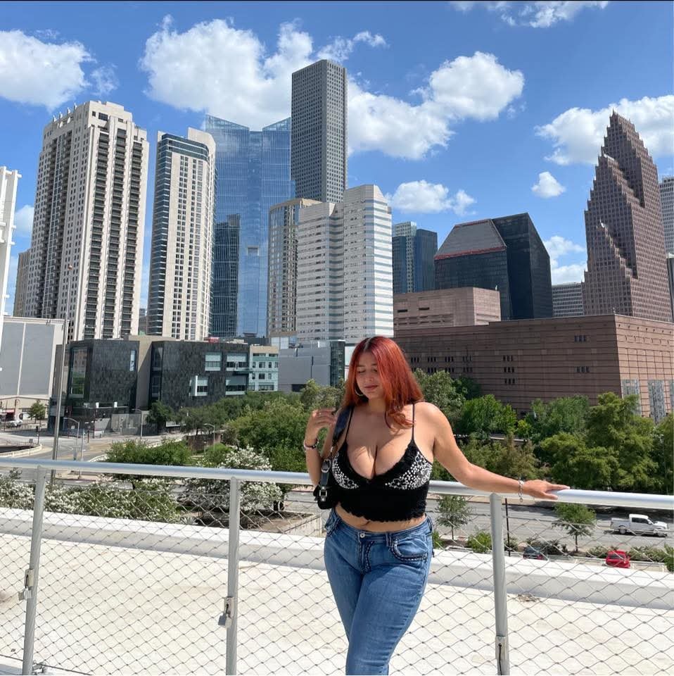 stashformelater's tweet photo. Always has her massive tits out, I love this slut https://t.co/PuCIHRrYuE