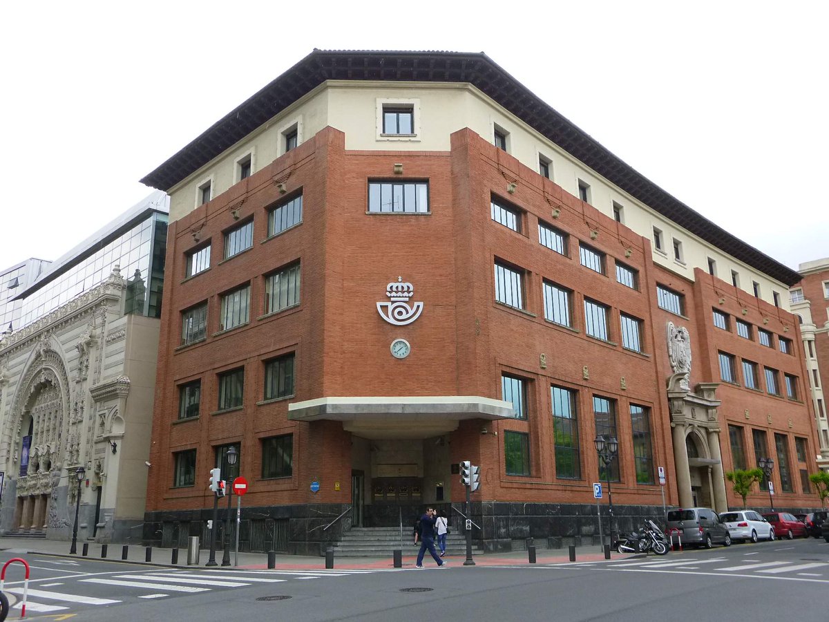 PedroUgarte6's tweet photo. El Gobierno de España a favor de la gente y en contra de la especulación. Vende la sede de Correos en Bilbao por 14.500.000 a una sociedad de inversión inmobiliaria. En vez de hacer viviendas: hotel de lujo y gentifricación. Pero tu tía es asquerosa por tener un piso en alquiler. https://t.co/EsaMbB0kVh