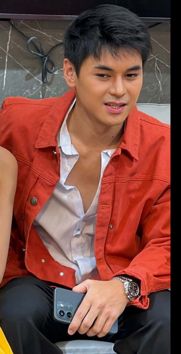 heyitsmeririx's tweet photo. dustin's open chest bruuuh!!!! 

GetREDMI WITHDustBia
#DusBiXiaomiDay https://t.co/W7Ku9jebgK