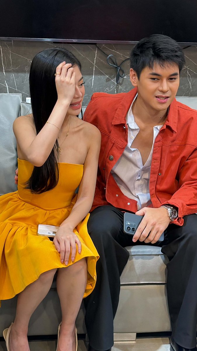 heyitsmeririx's tweet photo. dustin's open chest bruuuh!!!! 

GetREDMI WITHDustBia
#DusBiXiaomiDay https://t.co/W7Ku9jebgK