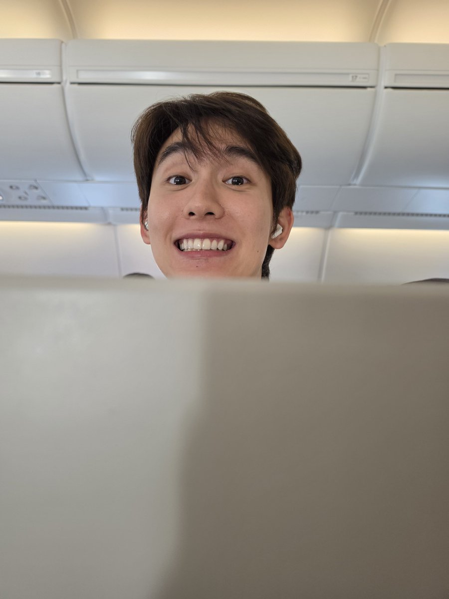 meyuyui's tweet photo. ส่งกำใจ ให้ป้าเพ็ญ ถึงปารีส  
#Celine
#CelineEte2027
#MichaelRider https://t.co/tFmIUTWicF
