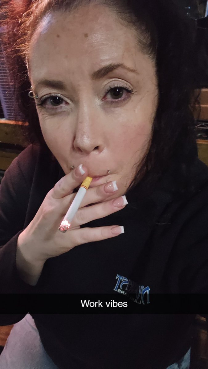 GabbyAales's tweet photo. Just late night things. https://t.co/EshwN5XJbZ