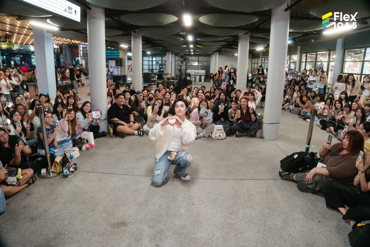 Flex_Connect's tweet photo. ย้อนชมบรรยากาศความประทับใจในรายการ Flex Talk เมื่อวันศุกร์ที่ 18 ก.ย. ที่ผ่านมา 💖 ✨ งานนี้ 𝐉𝐀𝐂𝐎𝐁 ได้หอบความน่ารักสดใสและรอยยิ้มมาพูดคุยถึงงาน "JACOB 1st Asia Showcase [More Than Words] Tour 2026 in Bangkok" แบบเป็นกันเองสุด ๆ ถึงแม้งานโชว์เคสจะจบลงไปแล้ว แต่ความทรงจำ��ี ๆ และความสุขที่ได้รับยังคงอบอวลอยู่เลย 🥰

ฝากทุกคนติดตามและซัพพอร์ตผลงานต่อ ๆ ไปของ 𝐉𝐀𝐂𝐎𝐁 กันด้วยนะคะ และไม่ว่าเมื่อไหร่ Flex 104.5 ก็พร้อมต้อนรับ 𝐉𝐀𝐂𝐎𝐁 กลับมาหาเสมอค่ะ 💙✨

📌ดูรายการ Flex Talk ย้อนหลังได้ทาง YouTube : FlexConnect
https://t.co/nAQNIowkoQ

@jakeybaeee @JPlanGlobal @weareHIGHBREED
.
#Flex1045xJACOB #JACOB #제이콥
#JACOB_MTWTOUR2026_BKK
#JACOB_MTWTOUR2026
#FlexTalk #FlexConnect #Flex1045