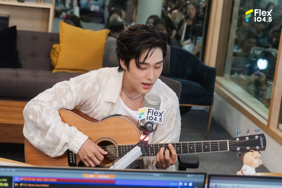 Flex_Connect's tweet photo. ย้อนชมบรรยากาศความประทับใจในรายการ Flex Talk เมื่อวันศุกร์ที่ 18 ก.ย. ที่ผ่านมา 💖 ✨ งานนี้ 𝐉𝐀𝐂𝐎𝐁 ได้หอบความน่ารักสดใสและรอยยิ้มมาพูดคุยถึงงาน "JACOB 1st Asia Showcase [More Than Words] Tour 2026 in Bangkok" แบบเป็นกันเองสุด ๆ ถึงแม้งานโชว์เคสจะจบลงไปแล้ว แต่ความทรงจำ��ี ๆ และความสุขที่ได้รับยังคงอบอวลอยู่เลย 🥰

ฝากทุกคนติดตามและซัพพอร์ตผลงานต่อ ๆ ไปของ 𝐉𝐀𝐂𝐎𝐁 กันด้วยนะคะ และไม่ว่าเมื่อไหร่ Flex 104.5 ก็พร้อมต้อนรับ 𝐉𝐀𝐂𝐎𝐁 กลับมาหาเสมอค่ะ 💙✨

📌ดูรายการ Flex Talk ย้อนหลังได้ทาง YouTube : FlexConnect
https://t.co/nAQNIowkoQ

@jakeybaeee @JPlanGlobal @weareHIGHBREED
.
#Flex1045xJACOB #JACOB #제이콥
#JACOB_MTWTOUR2026_BKK
#JACOB_MTWTOUR2026
#FlexTalk #FlexConnect #Flex1045