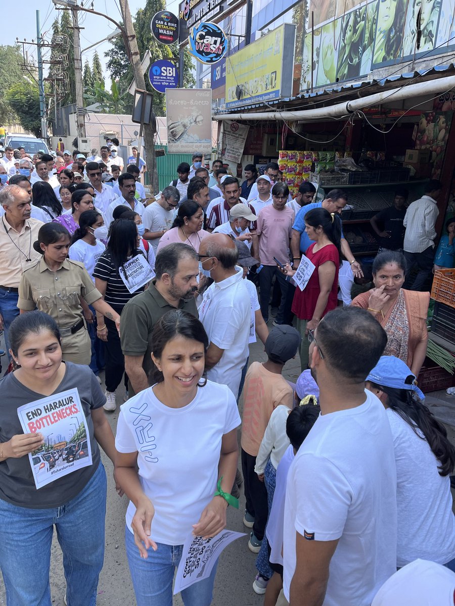 anandkumarv's tweet photo. #NammaHaralur
#FixHaralurRoad #Kasavanahalli @comm_blr_south @MALimbavali @krishnabgowda 

NammaHaralur Community Peace Walk in Haralur Main Road today.  Thanks to our MLA for joining us and listening to grievances. https://t.co/bOdrfdr4Xj
