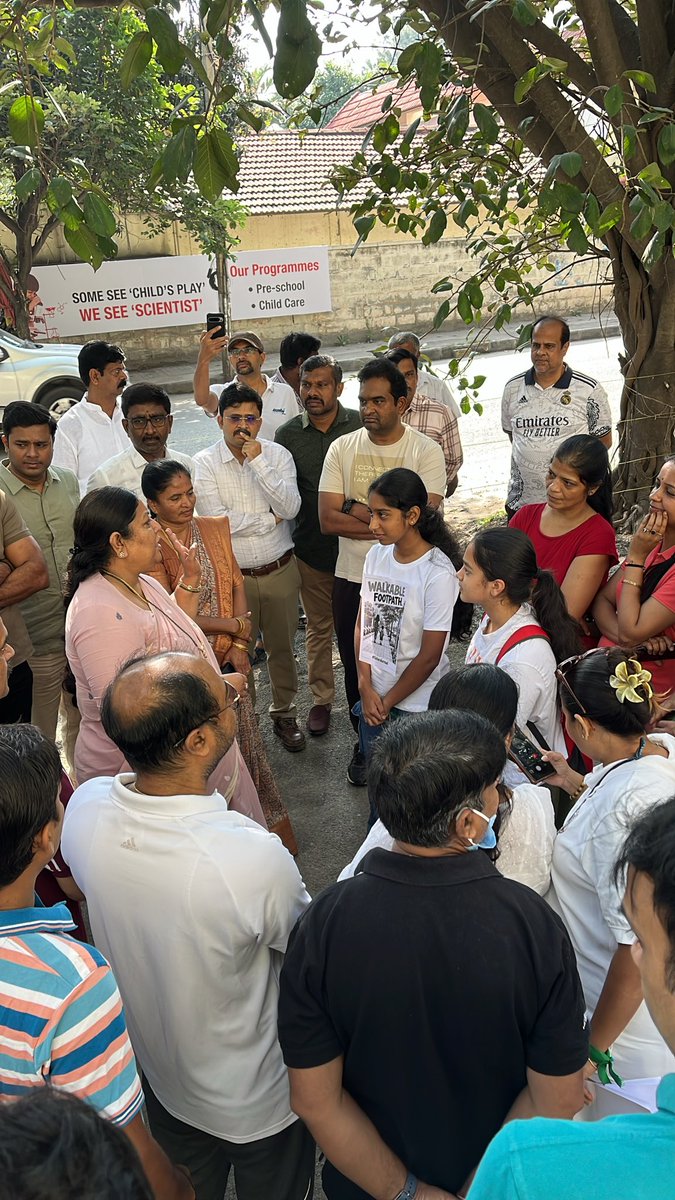 anandkumarv's tweet photo. #NammaHaralur
#FixHaralurRoad #Kasavanahalli @comm_blr_south @MALimbavali @krishnabgowda 

NammaHaralur Community Peace Walk in Haralur Main Road today.  Thanks to our MLA for joining us and listening to grievances. https://t.co/bOdrfdr4Xj