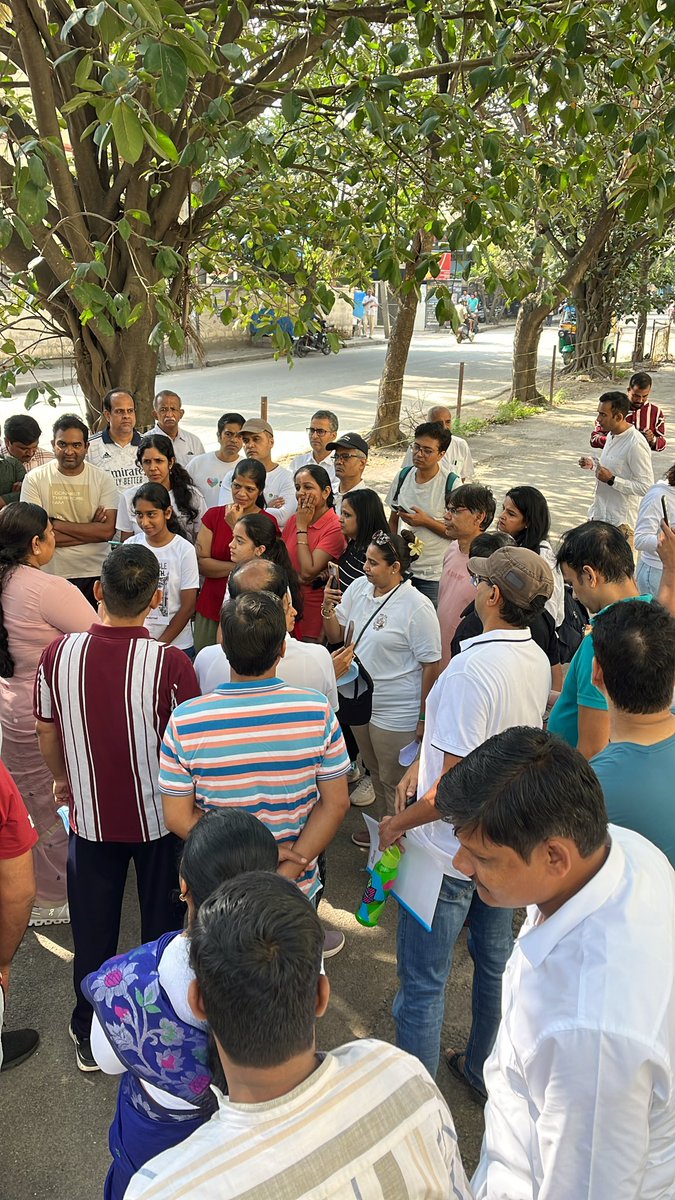 anandkumarv's tweet photo. #NammaHaralur
#FixHaralurRoad #Kasavanahalli @comm_blr_south @MALimbavali @krishnabgowda 

NammaHaralur Community Peace Walk in Haralur Main Road today.  Thanks to our MLA for joining us and listening to grievances. https://t.co/bOdrfdr4Xj