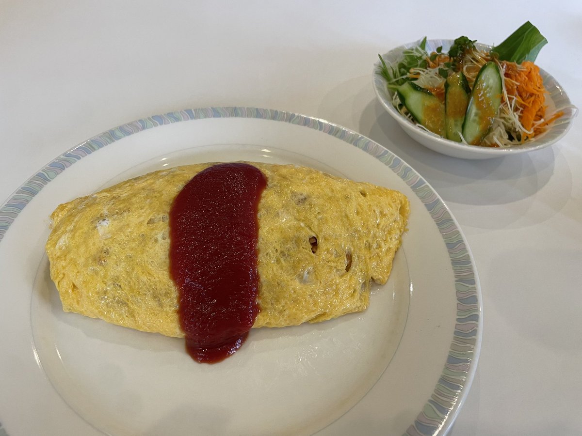 monapon_'s tweet photo. 赤坂のオム ピーマン入ってると気が利いてるね〜と思う https://t.co/4TTNzoZWpi
