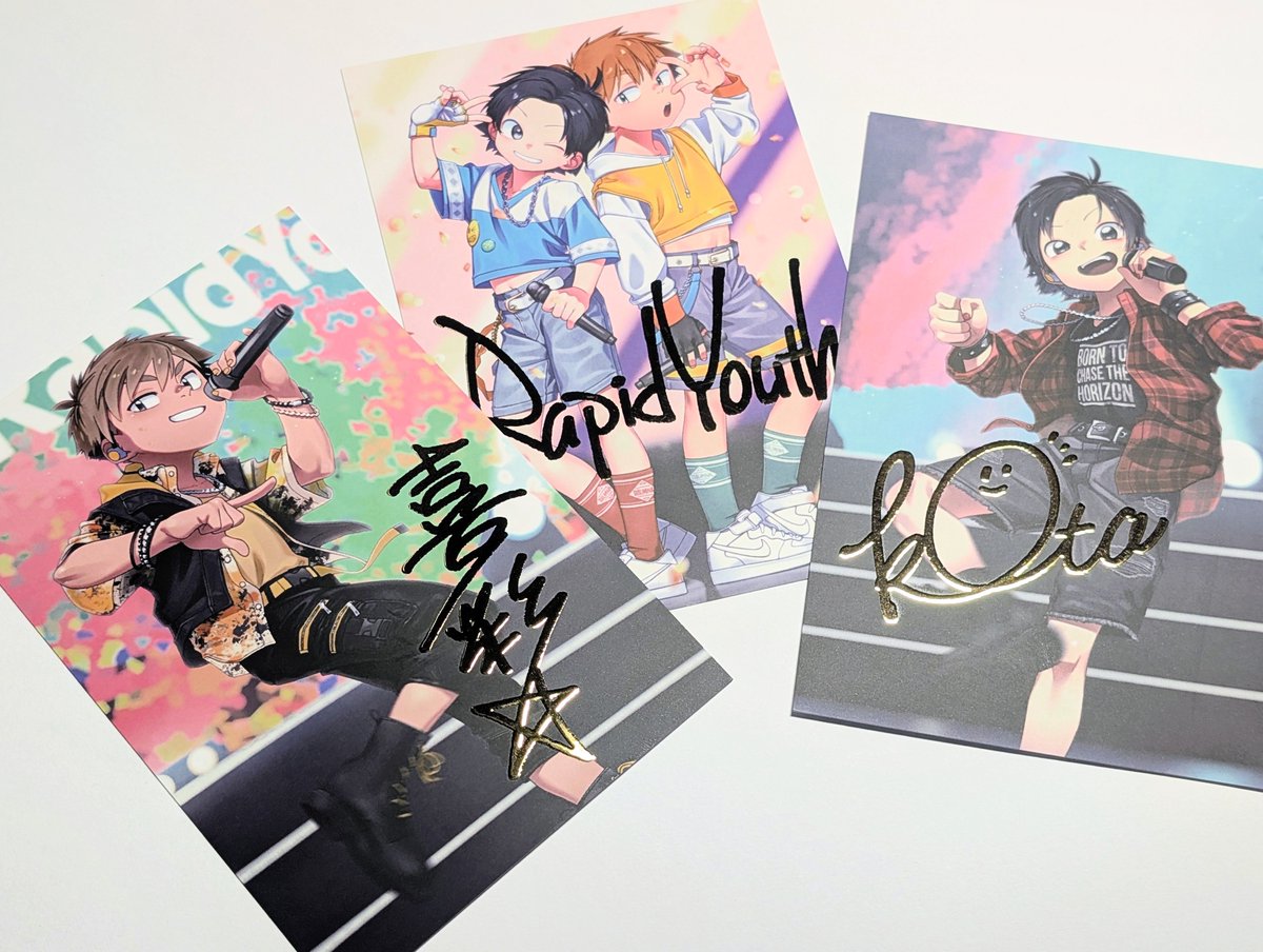 zumi_mimimi's tweet photo. アイドルパロサイン入りポストカード！　箔押しにかなり立体感があって嬉しいぞ！ https://t.co/V8xPnrMouo