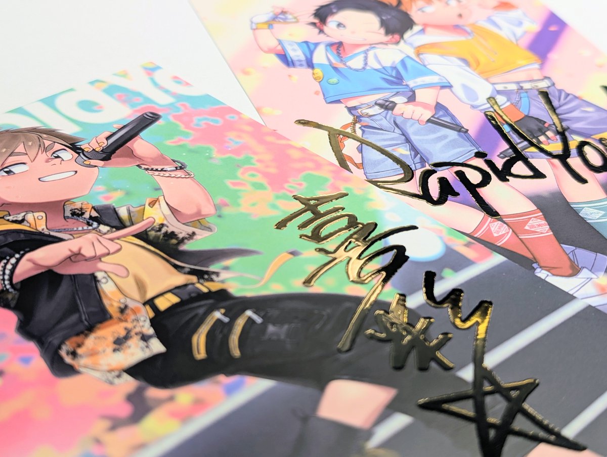 zumi_mimimi's tweet photo. アイドルパロサイン入りポストカード！　箔押しにかなり立体感があって嬉しいぞ！ https://t.co/V8xPnrMouo