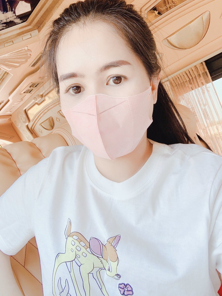 Aom6351's tweet photo. น้ำท่วมไหมคะ? ที่บ้านออมยังไม่ท่วมแวะมาหาออมได้ a.6351 https://t.co/9j71U8ll1a