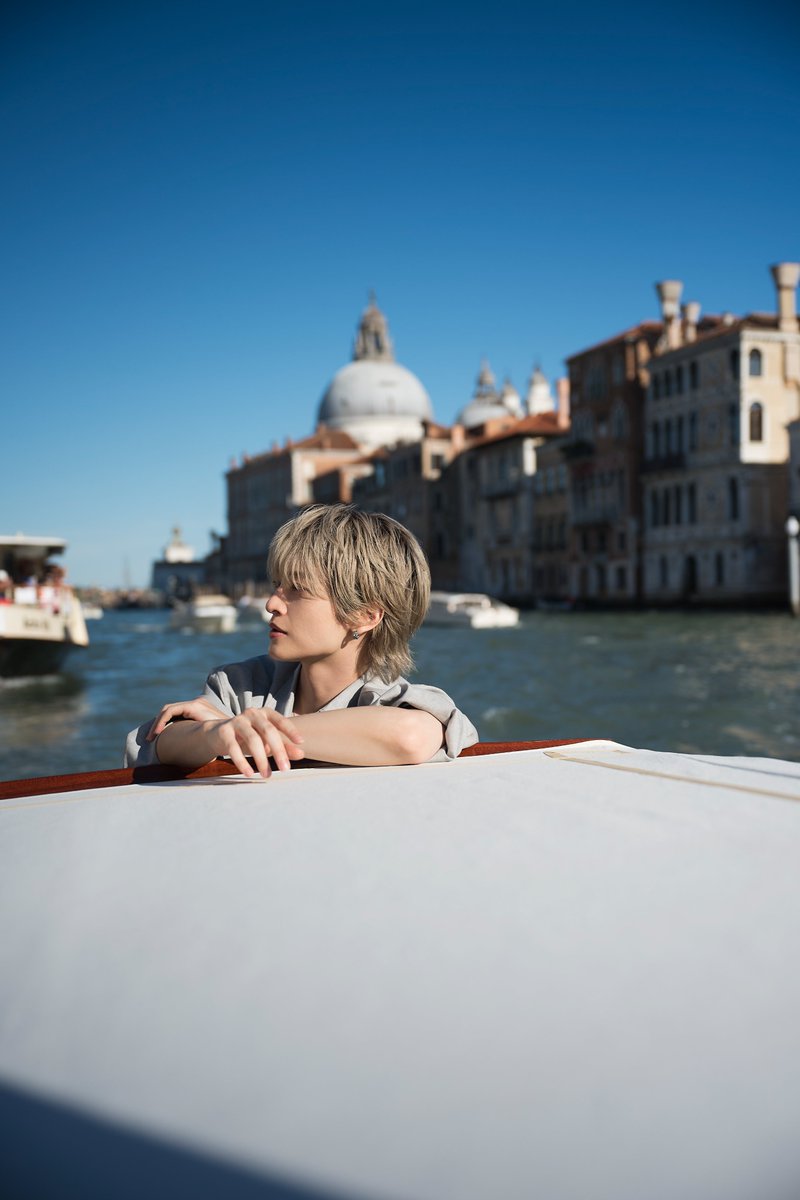 oricon's tweet photo. Kis-My-Ft2玉森裕太、イタリア・ミラノへ🇮🇹
『ボッテガ・ヴェネタ』ショーに参加
ヴェネツィアでのオフショットも公開❗️
https://t.co/XibQsurAHG
⠀
#玉森裕太 https://t.co/vofSyWWX9G