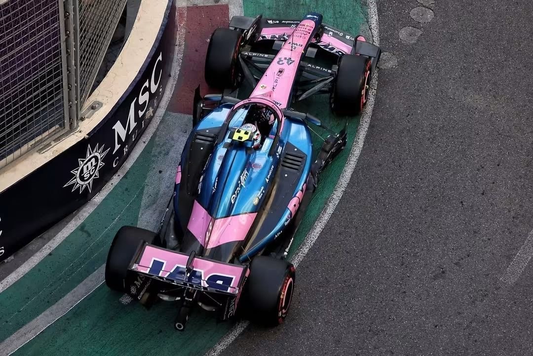 Elprimodepancho's tweet photo. Alpine cierra el expediente del choque entre Colapinto y Gasly sin sanciones para Franco.Pese al enfado inicial de Briatore, los datos mostraron que Franco apretó el freno un 2-3% más de lo necesario, provocando el bloqueo. No hubo imprudencia, sino un incidente de carrera. https://t.co/7XVIQoD57E