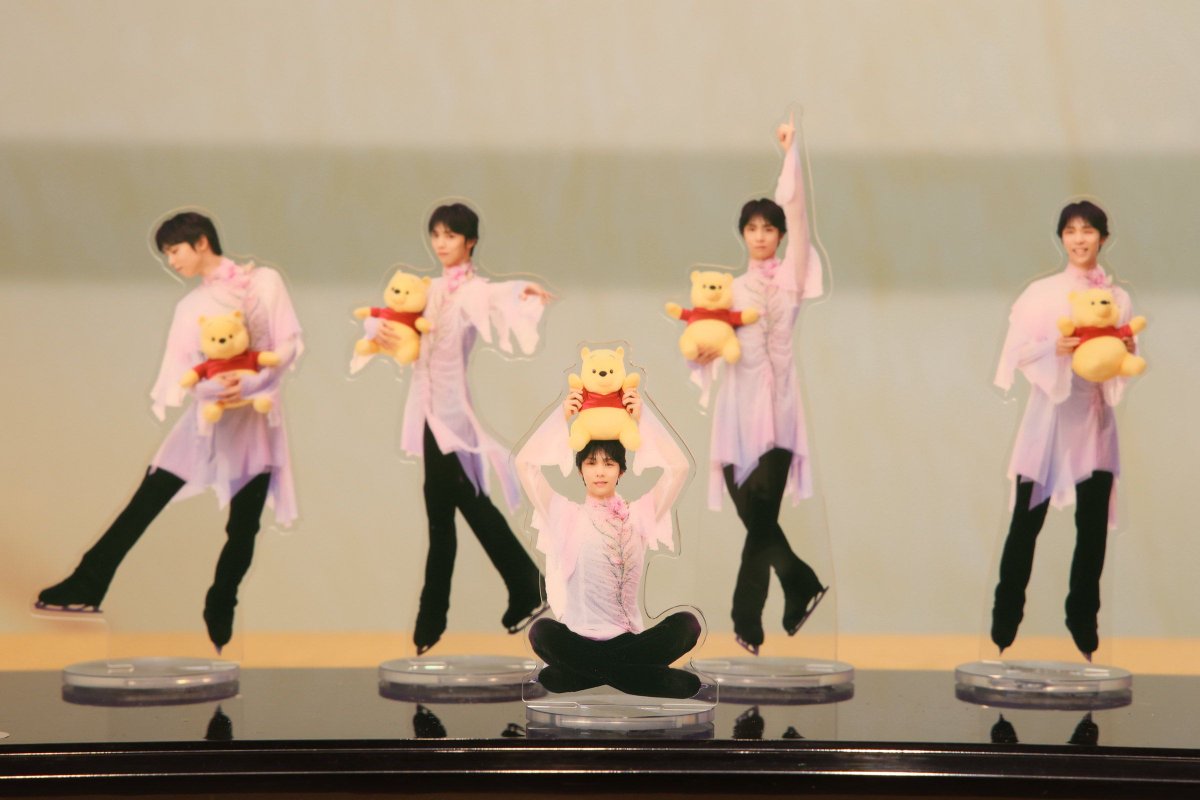 oshiraku's tweet photo. 🌟推し楽 レポート📝

#羽生結弦 と「#くまのプーさん」の特別コラボレーション🍯

「SHOWER OF HEART - かがやくひかりのプレゼント -」ポップアップストアの様子をお届け✍📷

詳細はこちら👉https://t.co/RmRyF4orJZ

愛らしさあふれる貴重なプログラムと多様なグッズをチェック✨

#シャワハー https://t.co/aGe8eEZs2I