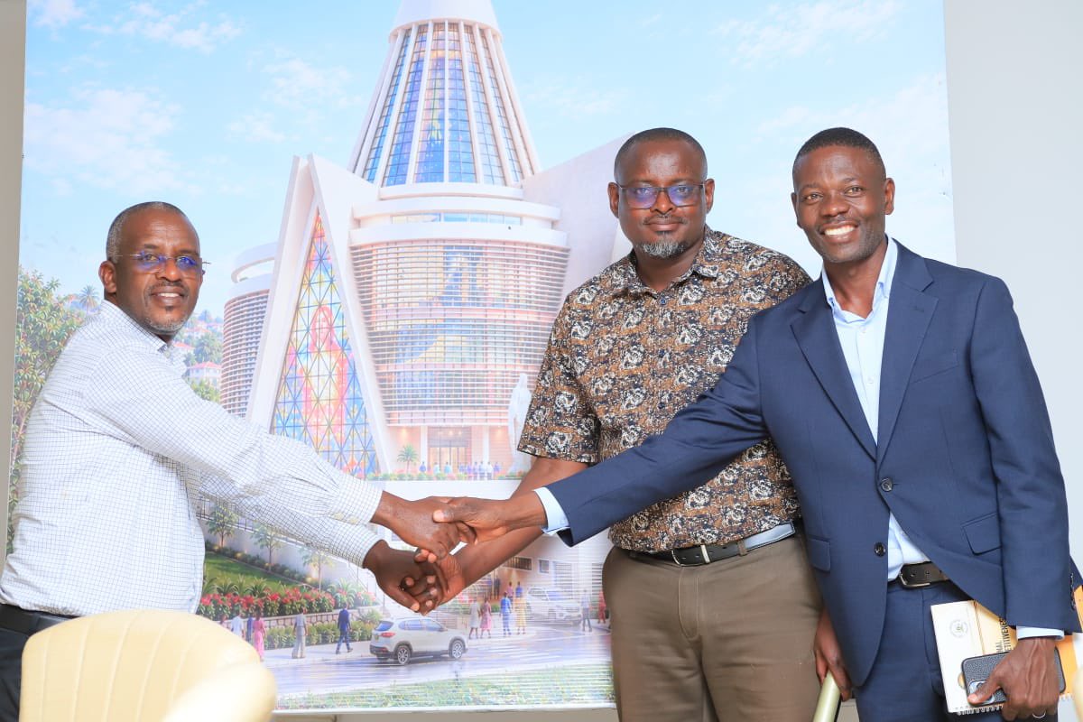 Kachainamedia's tweet photo. Last night at Adit Mall Uganda Martyrs Parish Mbra raised UGX 171.5M in cash &amp; pledges for our new church! Asante to all parishioners, our priests led by Fr. Didas Kasapuri &amp; the Construction Committee. Goal is UGX 28B - together we shall build it! Honored to have been your MC . https://t.co/IuGlj0nIIc