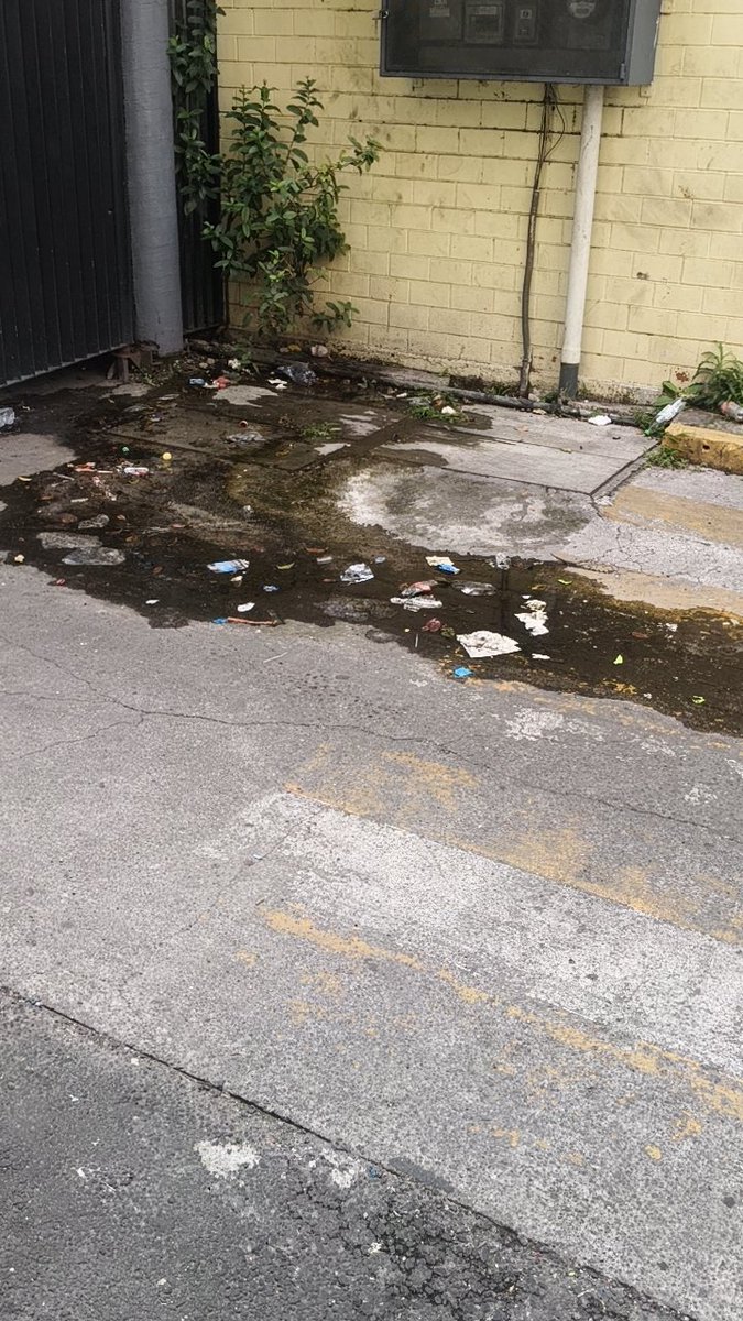 GutierrezAdahi's tweet photo. @CCSEGIAGUA @SEGIAGUA avenida Manuel González 101 cuando irán a dar gestión si es una toma de la vía pública que no estaba autorizada , ¿cuándo estemos en sequía?  En abril 2027 con pipas que no se darán abasto. https://t.co/cG97lWrrRa