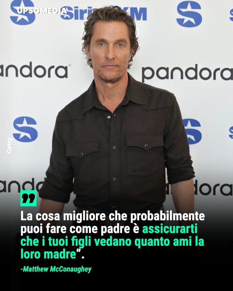 SimoPillon's tweet photo. Cari colleghi uomini, è ora di fare gli uomini.
Son tutti capaci di mettersi con una ragazza giovane e carina e poi di andarsene quando si è ingrassata per le gravidanze, ha gli sbalzi ormonali, ci sono figli piccoli cui badare e il tempo dei drink, dei viaggetti, delle chiacchierate leggere e dell'intimità diventa un lontano ricordo.
E non venitemi a dire che "non la amo più", perchè l'amore non è un sentimento.
L'amore è un atto di volontà. 
Si decide di amare, e voi, quando vi siete sposati, avete promesso di amarla. Se fosse un sentimento, sarebbe impossibile impegnarsi a provarlo. Ma è una decisione che passa dal cervello, non dal cuore.
Che fate? Passa l'innamoramento e ve ne andate, magari tornando da mammina e lasciando la vostra sposa e i vostri figli, esposti ai pericoli del mondo proprio quando hanno più bisogno di voi? È comportarsi da maschi adulti questo?
Quanto vale la vostra parola? Quanto valgono le vostre promesse?
Tornate sui vostri passi, e imparate ad amare anche a costo di sacrificare se stessi, i vostri desideri, a volte i vostri sentimenti.
Scoprirete che dopo una fatica iniziale, tutto acquista senso, e che siamo stati pensati proprio per amare, e la nostra felicità si trova nell'amare, anche quando è difficilissimo farlo. E vedrete la vita e la gioia rifiorire negli occhi della vostra sposa e dei vostri figli.
Coraggio! Quando il gioco si fa duro, i duri iniziano a giocare.
E quando sarà impossibile farlo, chiedete aiuto al buon Dio, che ci ha amato immensamente, ci perdona ogni giorno, e non farà mancare il Suo aiuto.
Ha ragione Mattew McConauhhey: La cosa migliore che possiamo fare come padri èassicurarci che i nostri figli vedano quanto amiamo la loro mamma.
Quindi basta con le stupidaggini, tornate a casa e amate la vostra famiglia.
Se non lo faremo noi, non lo farà nessun altro.