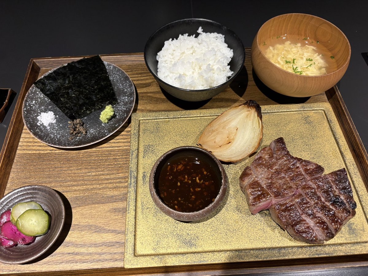 baaaaaanes's tweet photo. ステーキランチ☄️
たまには贅沢しつつ、息抜きしつつモチベーションあげてやってこ☄️

#サーロインって響きだけで白飯5杯はいける　#御託を並べるより贅沢を嗜む　#ポイ活界隈　#デスパリーコ🫵 https://t.co/Zb5PFkLM2O