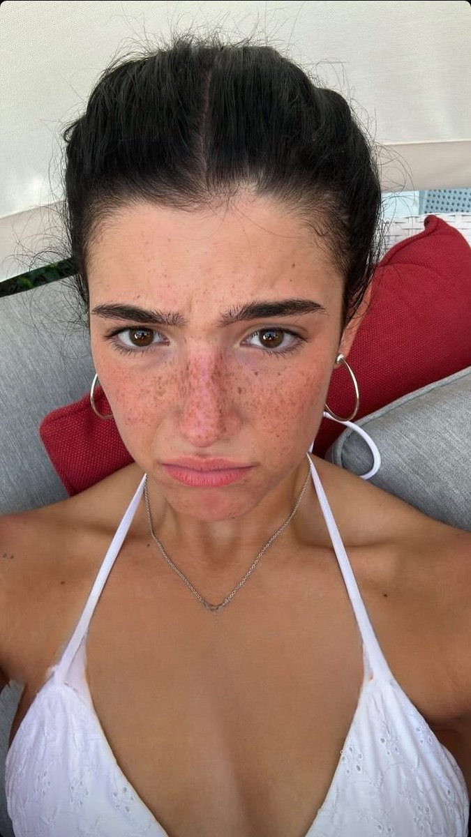 softqs77's tweet photo. Charli definitely knows about her gooner fans #charlidamelio #goonfuel #slut #celebrity https://t.co/MTLlBizAJF
