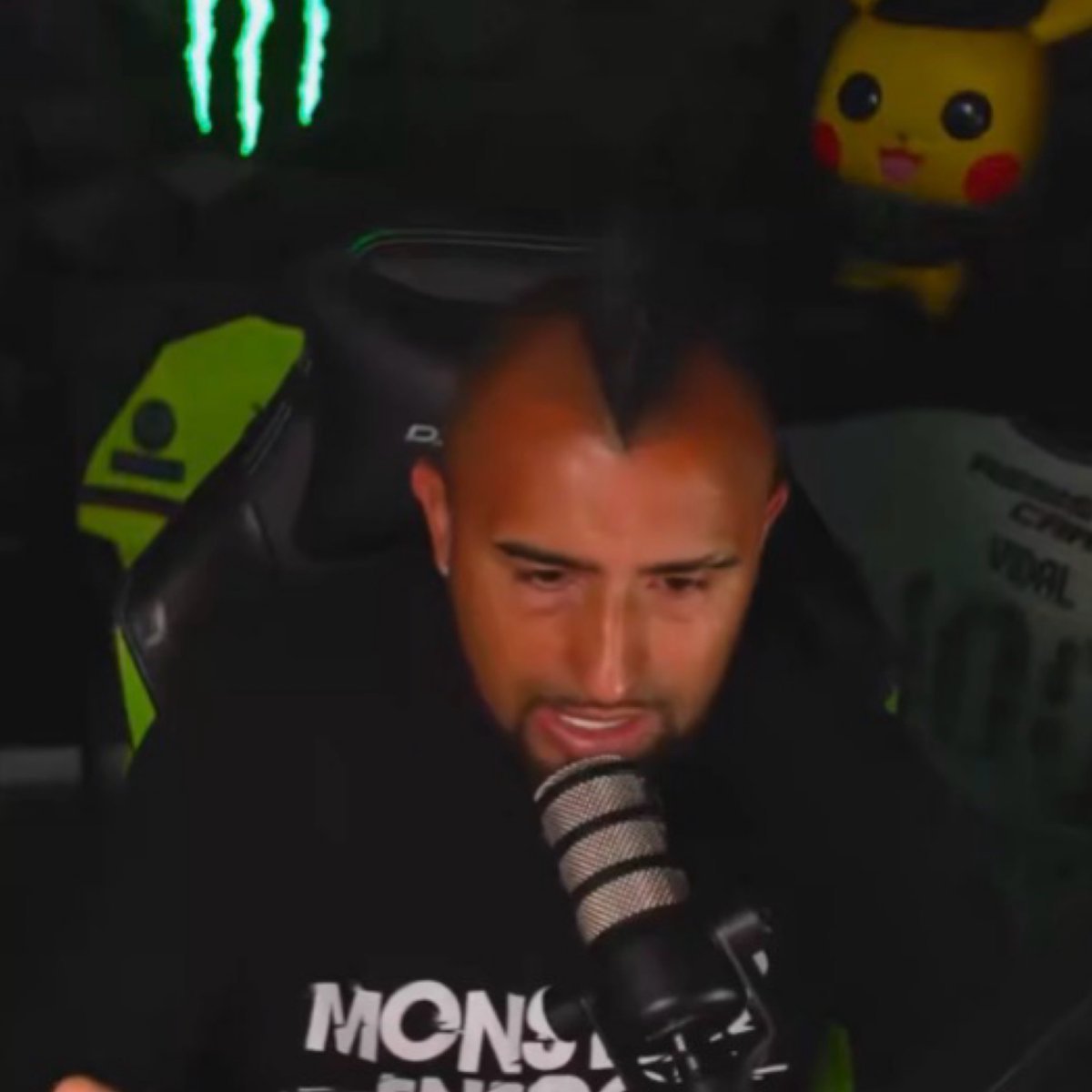madristagram's tweet photo. 🚨 ARTURO VIDAL comes to the defense of Cristiano Ronaldo:

 🗣️“It’s very ugly what they did to him on the national team.
And what the coach did is very nasty too. Cristiano needs to be looked after because he's one of the greatest in history.” https://t.co/hE9VKkesKN