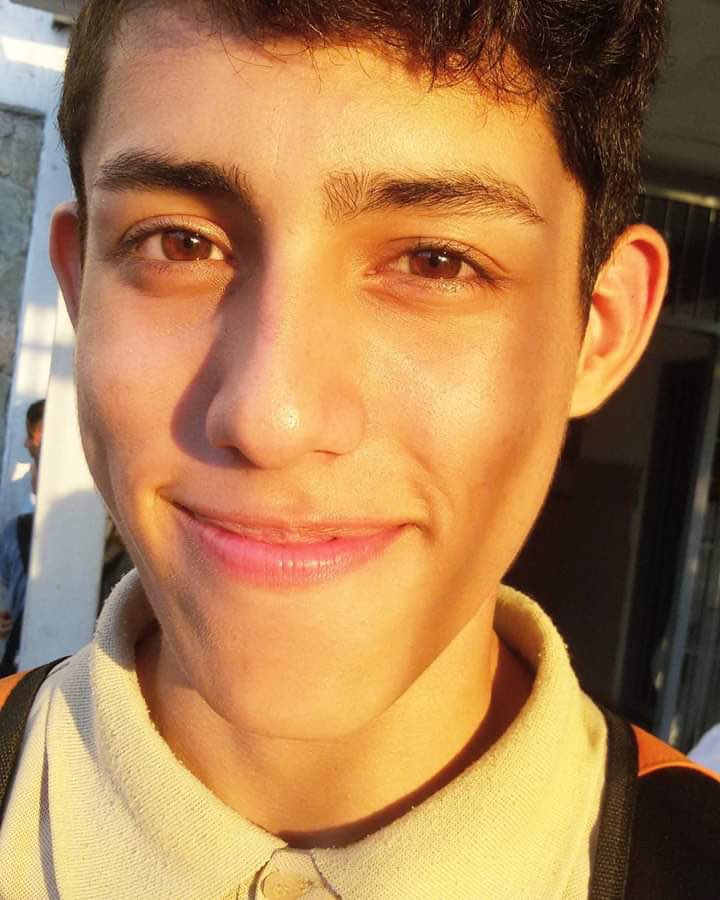 httpsuavi's tweet photo. estaba viendo unas foticos viejas pa un post y wow yo si era bonito no se por que pensaba lo contrario (si sé) https://t.co/z3g46FGoN5