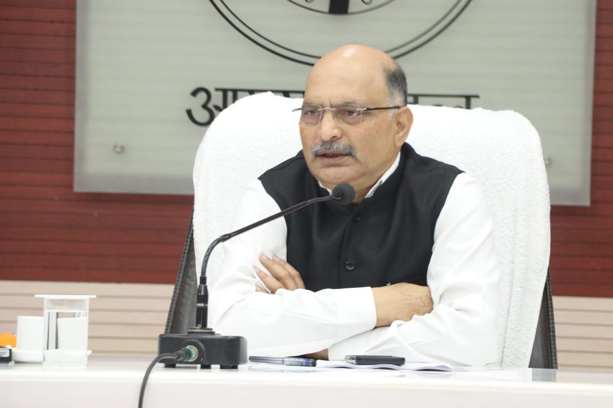 CommissionerAgr's tweet photo. मण्डलायुक्त श्री नगेन्द्र प्रताप जी ने राष्ट्रपिता महात्मा गांधी जी और पूर्व प्रधानमंत्री लाल बहादुर शास्त्री जी की जयंती के अवसर पर उनके चित्र पर माल्यार्पण कर श्रद्धांजलि अर्पित की. 

विचार गोष्ठी में आयुक्त महोदय ने दोनों महापुरुषों के जीवन आदर्शों व नैतिक मूल्यों को अपनाने के लिए प्रेरित किया.