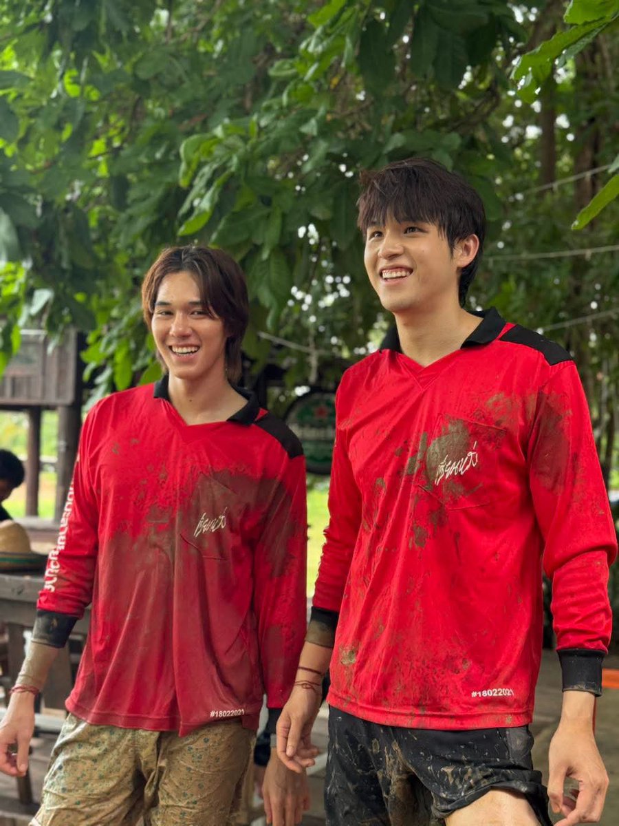 fivejooly's tweet photo. ดำนาเขา                                       ดำนาเรา https://t.co/WnpHpcX05F
